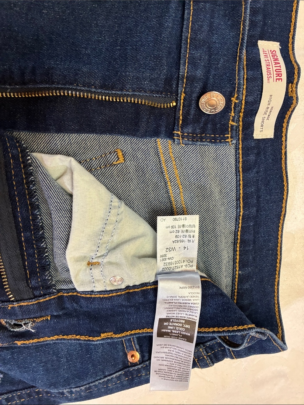 Women’s Designer Levi Jean Shorts w/ Hand-sewn Leopard Patched Hearts, Size 14 - Picture 7 of 9